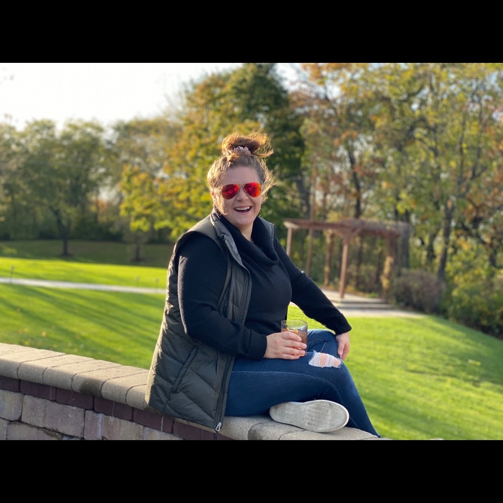 Meet your Posher, Caitlin